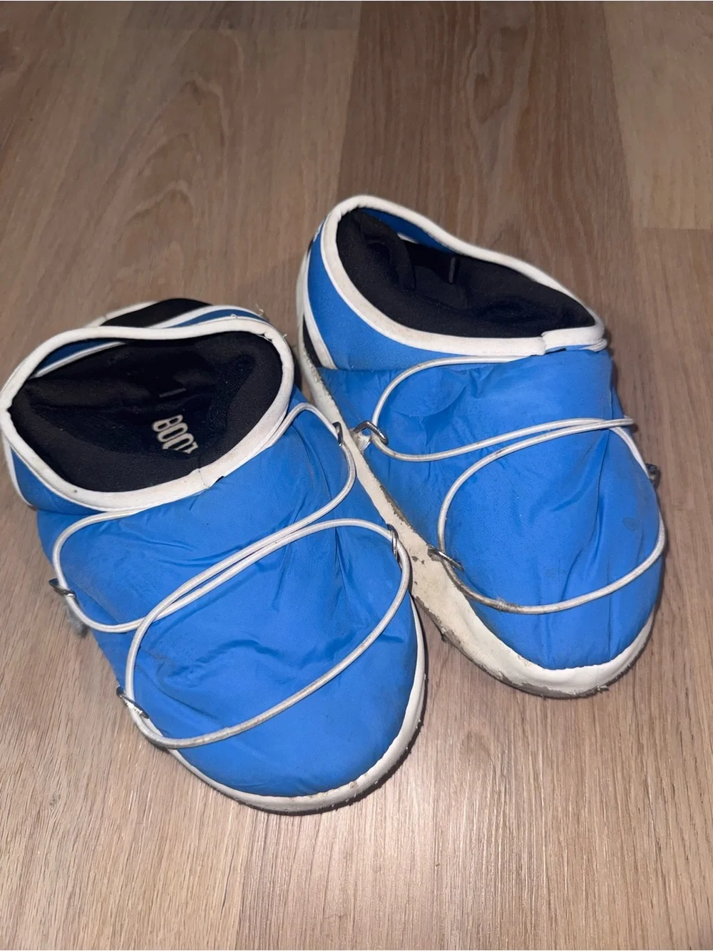 Moon Boot Apollo Blue & White Slippers - Size 6.5-7.5